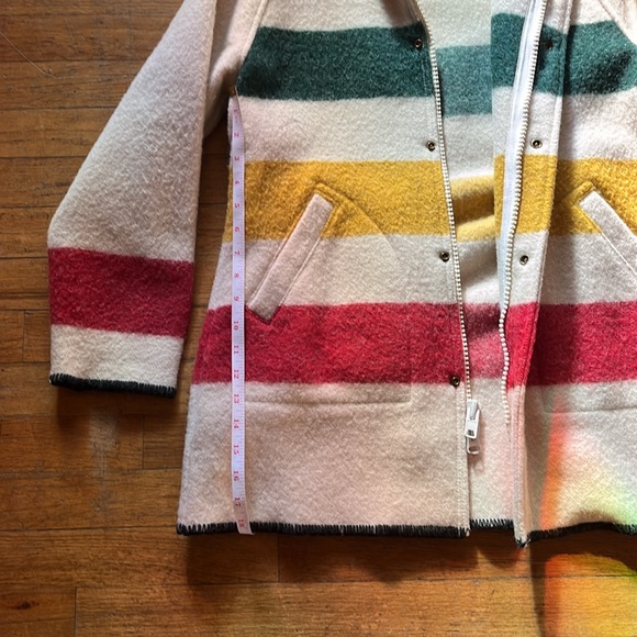 Woolrich Hudson Bay blanket wool coat size medium excellent condition - Picture 2 of 5